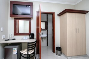 Luxury Double Room - PLM Golden Lodge (Berea)