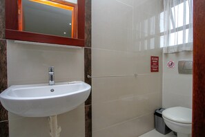 Bathroom - PLM Golden Lodge (Berea)