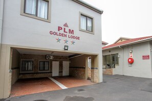 Exterior - PLM Golden Lodge (Berea)