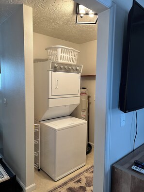 Interior - Beautiful 3-bedroom house in fabulous Saratoga perfect for your getaway! (Saratoga)