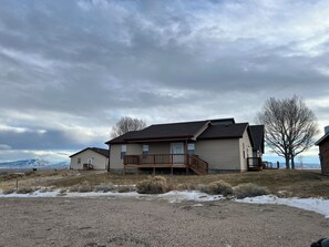 Exterior - Beautiful 3-bedroom house in fabulous Saratoga perfect for your getaway! (Saratoga)