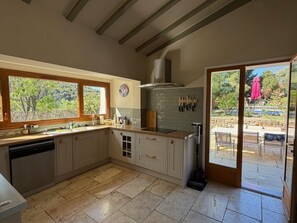 Private kitchen - La Rocaille, House for 6 With Swimming Pool (Roquebrun)