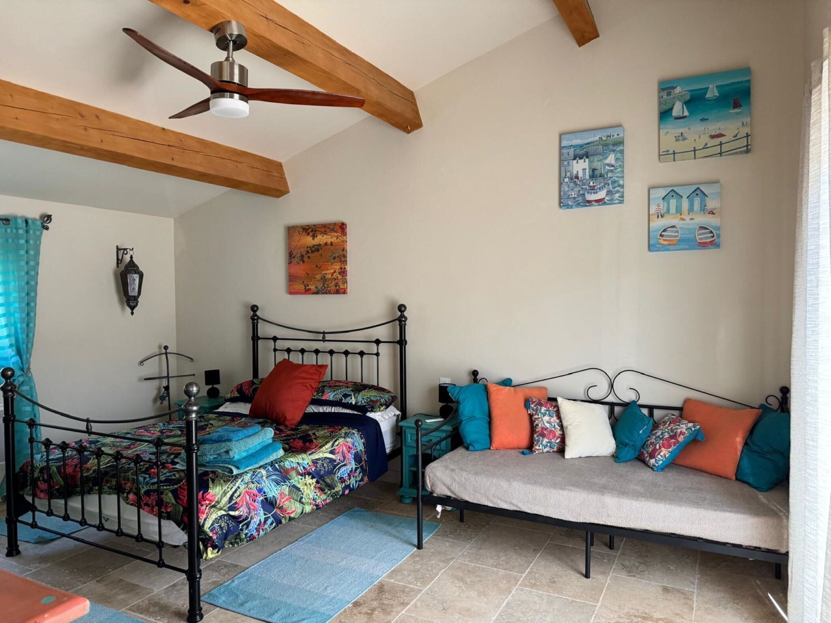 Casa | 3 quartos, individualmente mobiliados, roupa de cama