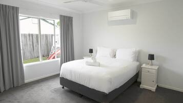 Apartment | 4 bedrooms, laptop workspace, bed sheets