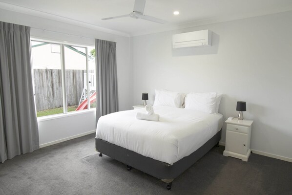 Huoneisto | 4 makuuhuonetta, kannettavalle tietokoneelle sopiva työtila