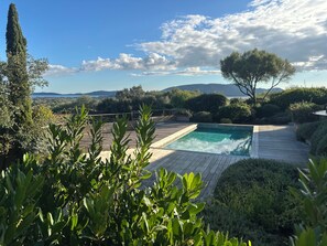 Pool - Modern open house with sea view, waxed concrete, lime and wood (Porto-Vecchio)