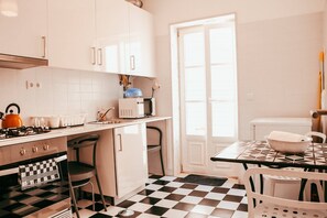 Apartment | Private kitchen - Beautiful Apartment in Lisboa With Terrace (Lisbon)