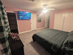5 bedrooms, iron/ironing board, free WiFi, bed sheets - Spacious 5BR Retreat with Pool, Fireplaces & Multi-Game Table – Northside Bliss! (Evansville)