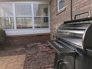 Property grounds - 5BR Home, Pool + Game Room | Sleeps 16+ (Evansville)