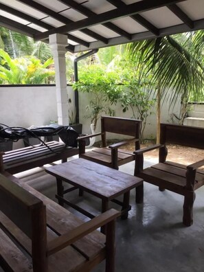 Terrace/patio - New white villa àhàngàmà  (Ahangama)