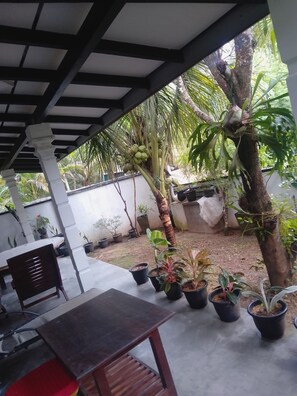 Family Villa, Garden View | Garden view - New white villa àhàngàmà  (Ahangama)