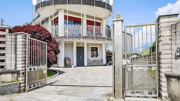 Esterni