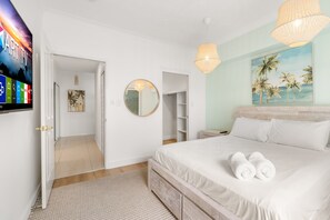 Apartment | 2 bedrooms, bed sheets - Spacious 2-bed With Private Rooftop & BBQ Access (Brisbane)