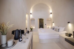 Altheda Suite with Indoor Jetted Tub | Free WiFi - One of One Suites (Santorini)
