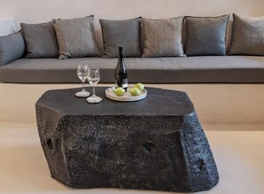 Aurelia Suite | Living area - One of One Suites (Santorini)