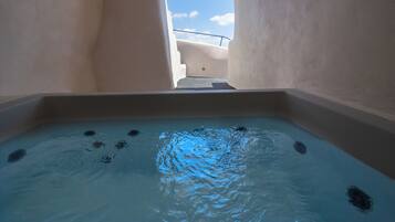 Aether Suite with Caldera View & Outdoor Jetted Tub | Terrasse/patio