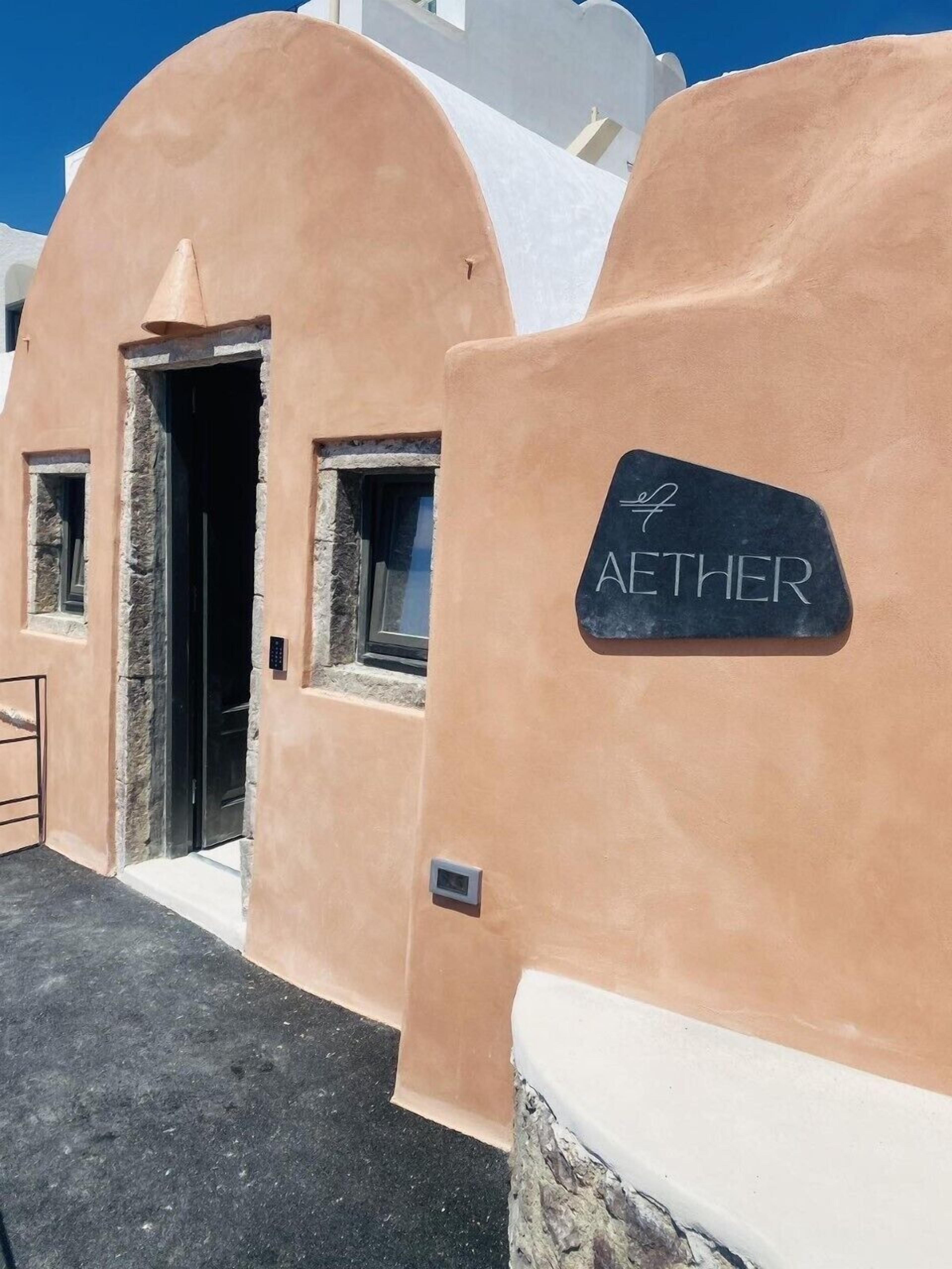 Aether Suite with Caldera View & Outdoor Jetted Tub | Terrace/patio