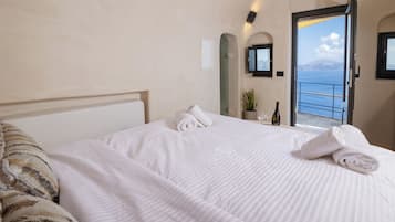 Aether Suite with Caldera View & Outdoor Jetted Tub | Free WiFi