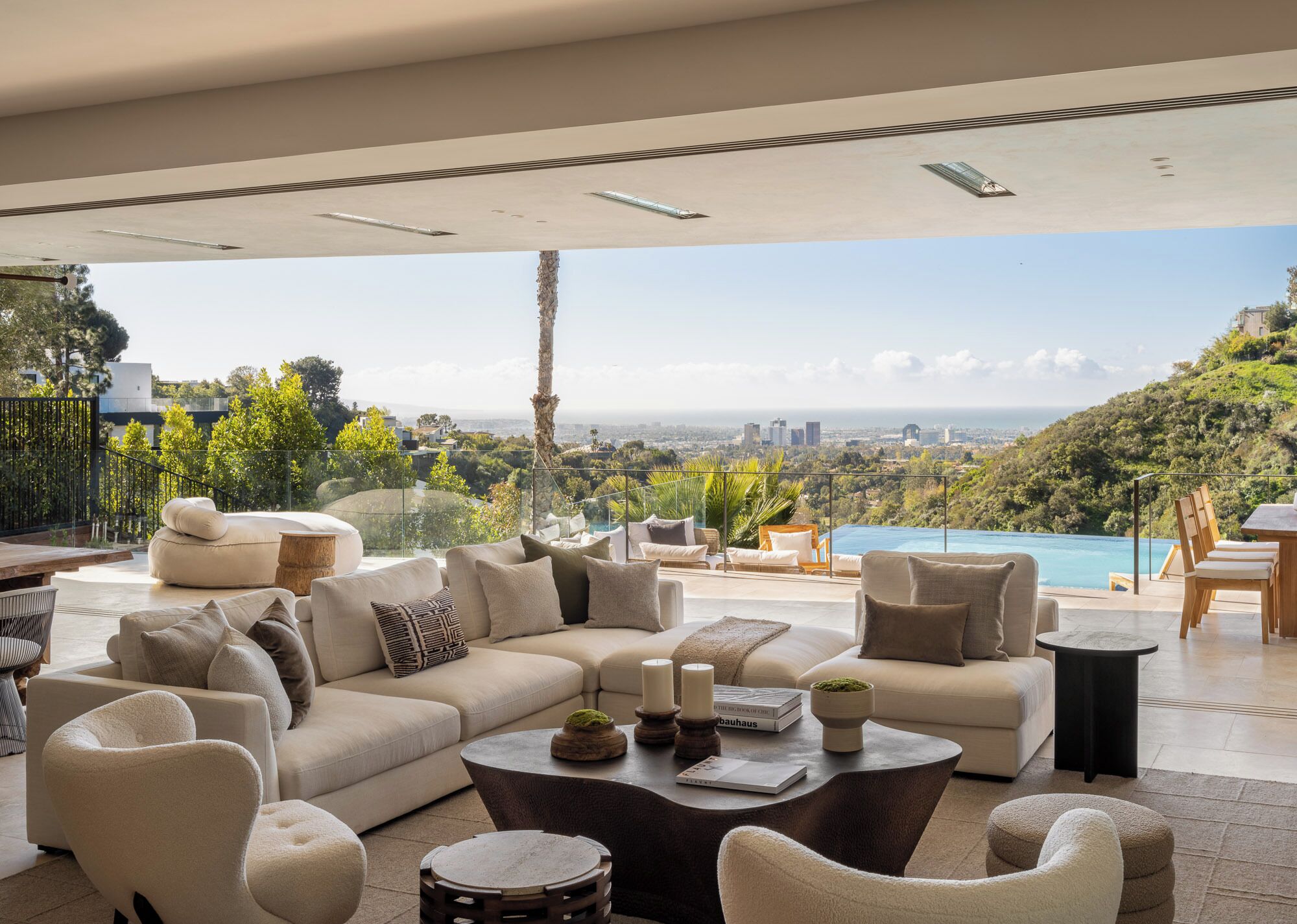 Vila superluxo, várias camas, acesso à piscina, vista para o oceano (Stradella Mansion) | Opções para refeição ao ar livre