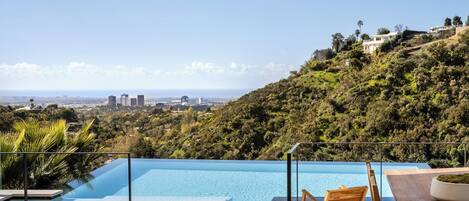 Luxury-Villa, Mehrere Betten, Poolzugang, Meerblick (Stradella Mansion) | Ausblick vom Zimmer