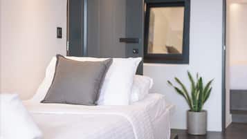 Callista Two Bedroom Villa with Caldera View & Outdoor Jetted Tub | In-room safe, soundproofing, iron/ironing board, free WiFi