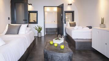 Villa panorámica, vista al mar | Caja de seguridad en la habitación y insonorización