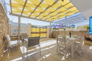 Outdoor dining - Villetta Sabbia e Mare by BrbarHouse (Torre Lapillo)