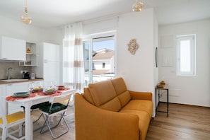 TV - Eleven House by BarbarHouse (Bari)