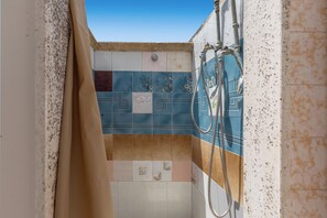 Bathroom - Casina Gigina by BarbarHouse (Torre Specchia Ruggeri)