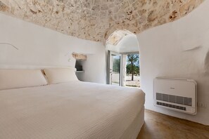Iron/ironing board, Internet, bed sheets - Trullo Aribi by Perle di Puuglia (Ostuni)