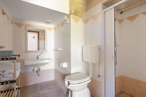 Secador de pelo y toallas