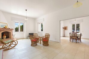 Dining - Villa Flora by BarbarHouse (Castrignano del Capo)