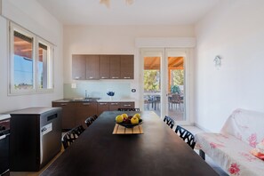 Dining - Villa Amelia by BarbarHouse (Torre Lapillo)
