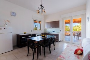 Interior - Villa Amelia by BarbarHouse (Torre Lapillo)