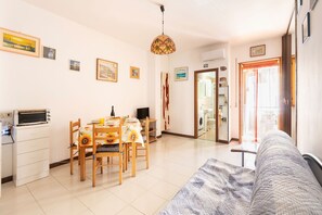Living area - Cento Passi dal Mare by BarbarHouse (Vieste)