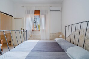 Iron/ironing board - Villetta Donna Mara by BarbarHouse (San Pietro in Bevagna)