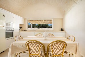 Fridge, microwave, dishwasher, coffee/tea maker - Trullo Pumo by Perle di Puglia (San Michele Salentino)