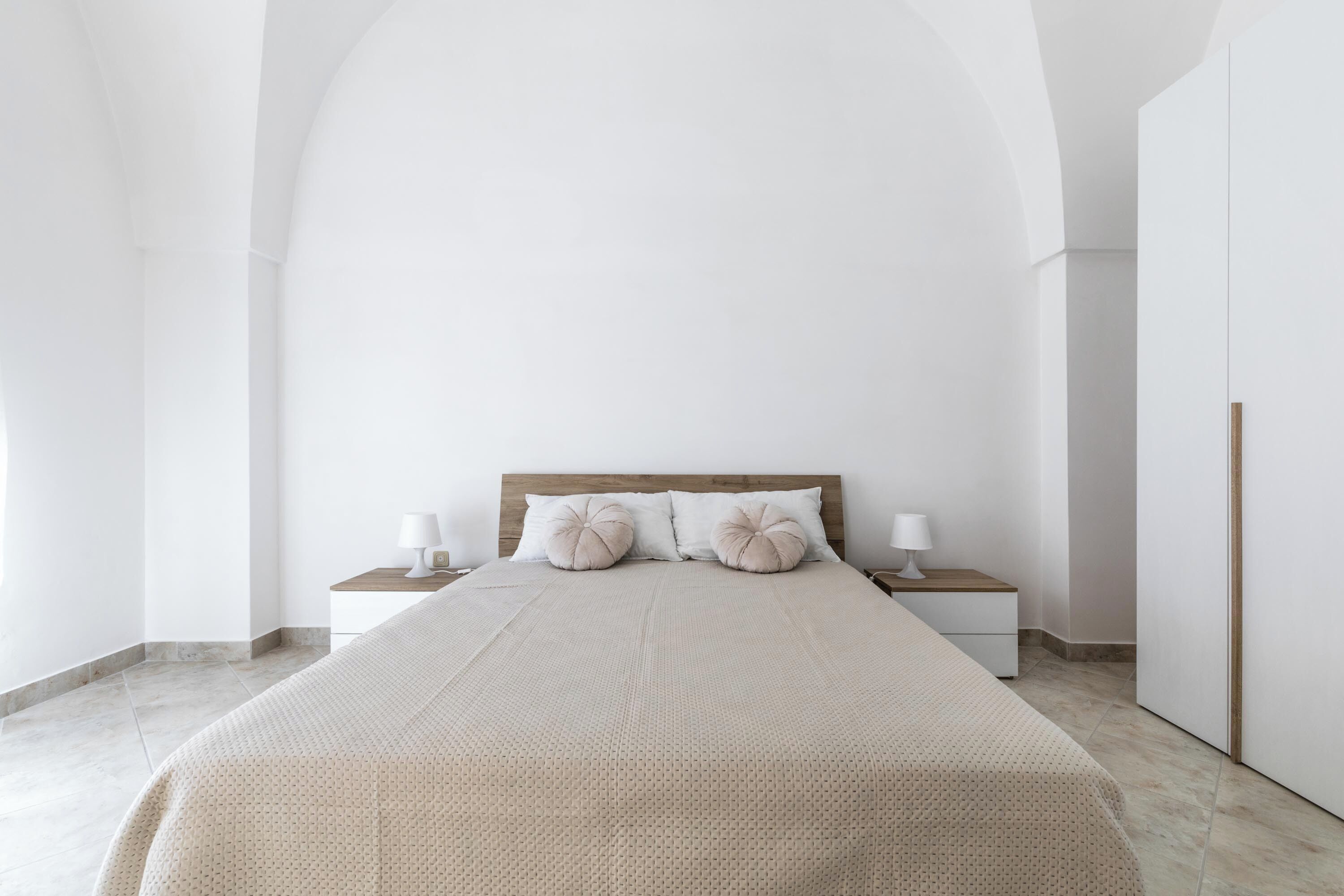 2 soverom, strykejern/-brett og sengetøy