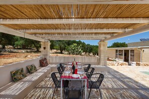Outdoor dining - Trullo Parthenope by Perle di Puglia (Ostuni)