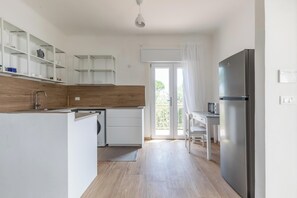 Réfrigérateur, micro-ondes, lave-vaisselle