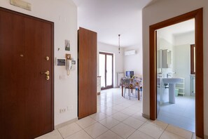 Interior - Tommy House by BarbarHouse (Vieste)