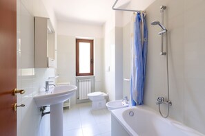 Bathroom - Tommy House by BarbarHouse (Vieste)