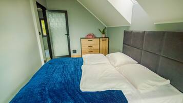 House | 4 bedrooms, individually furnished, bed sheets