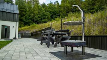 House | Outdoor dining