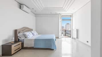 4 bedrooms, iron/ironing board, internet