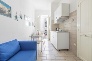 TV - Il Balconcino del Borgo by BarbarHouse (Monopoli)