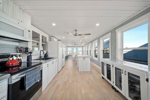 Fridge, microwave, oven, stovetop - Beachfront, sandbar, 8p sauna, pickleball court, 6BR, outdoor kitchen and more (Wellington)