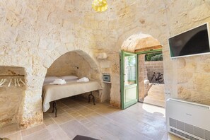 3 bedrooms, iron/ironing board, Internet - Trullo Bianca Luna by BarbarHouse (Ostuni)