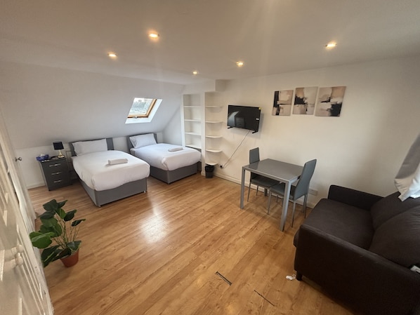 Basic Twin Room, Private Bathroom