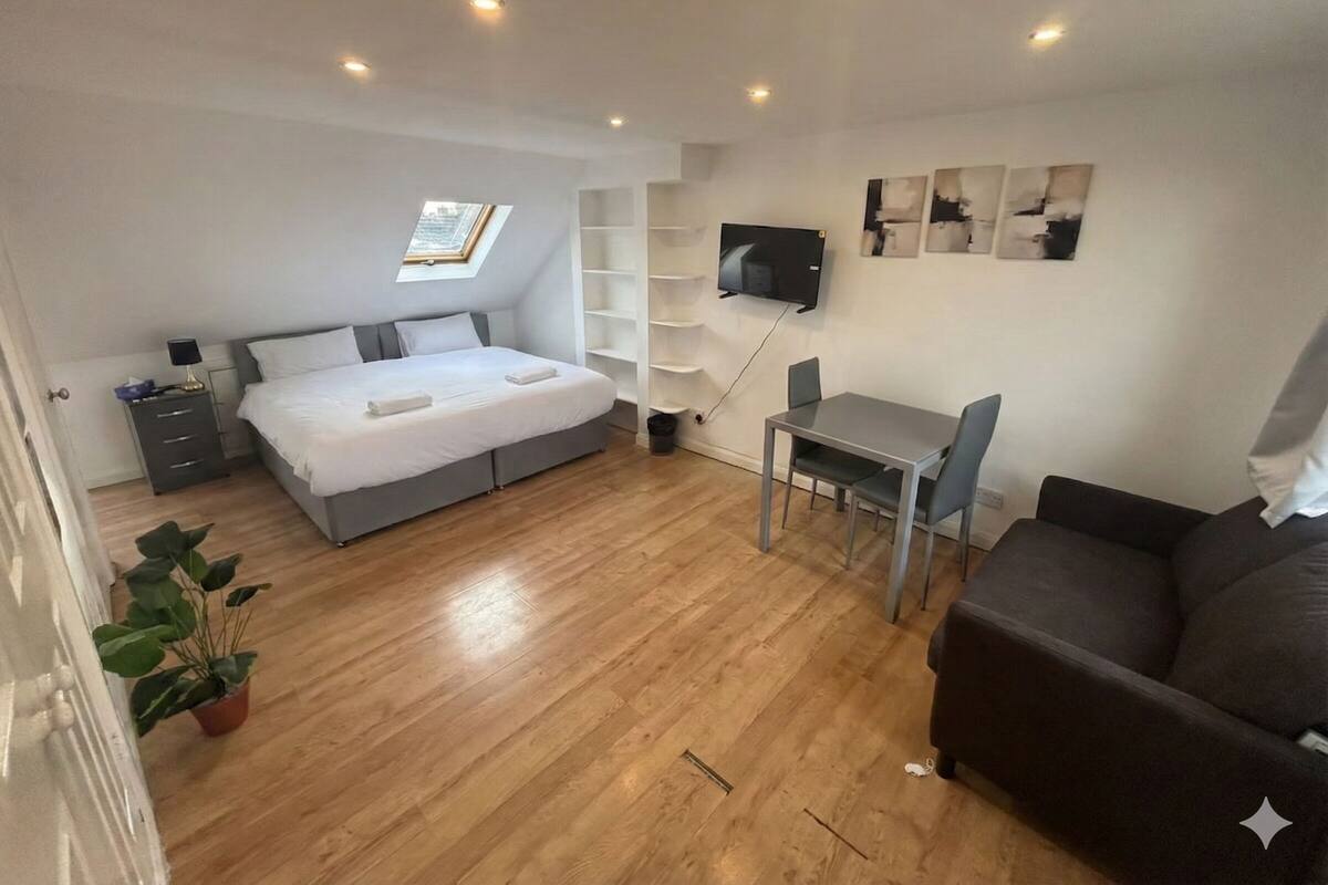 Basic Twin Room, Private Bathroom